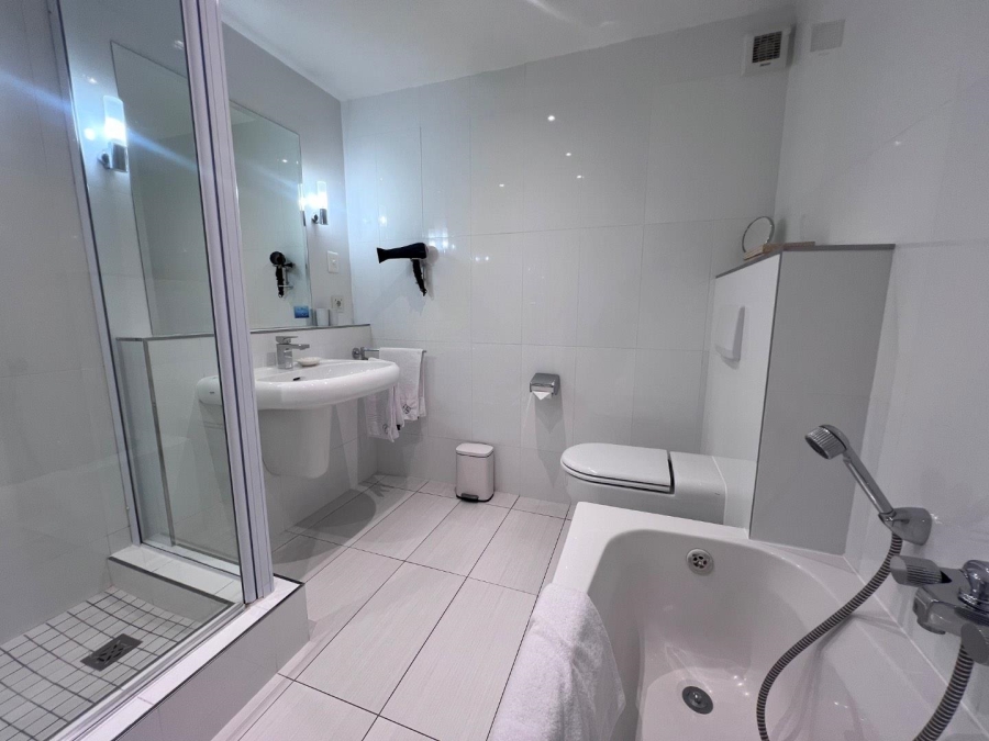 To Let 2 Bedroom Property for Rent in Bantry Bay Western Cape